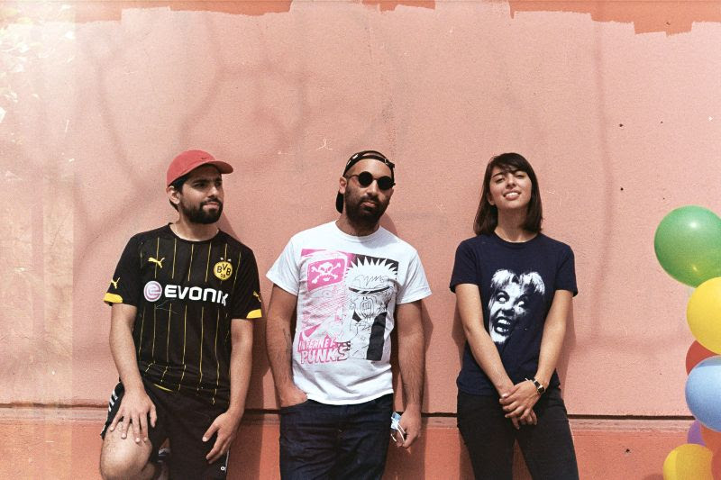 Ibero909FM's tweet photo. Se avecina una ola de #MúsicaEmergente en el #Tracker909 con @yellowdudess @BandaGothel la rola polizón con @calsetinesrotos y una plática desde Chile con #MariaTyrana 

Sintoniza a @danylagarza y @mariipeanuts a las 8PM vía FM o en línea https://t.co/ylhPKeg6Ic https://t.co/iFGTCQFtN4