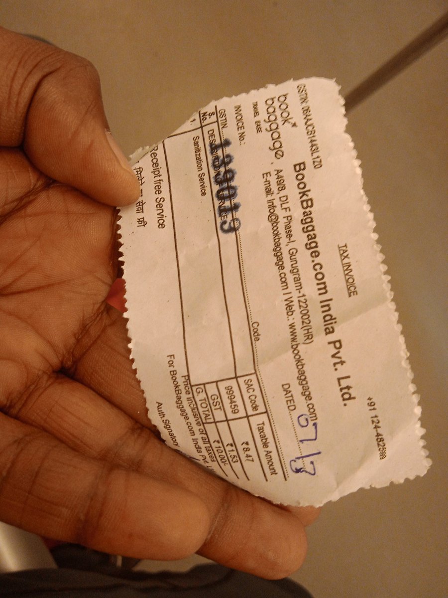 env003's tweet image. @IRCTCofficial @indianrail @RailMinIndia  ... @RailwayNorthern .. I would like to bting in your notice that at the entrance gate 10 rupees per bag is being charged in the name of sanitization at Lucknow railway station (choti line). And attached slip is issued. Pls investigate.