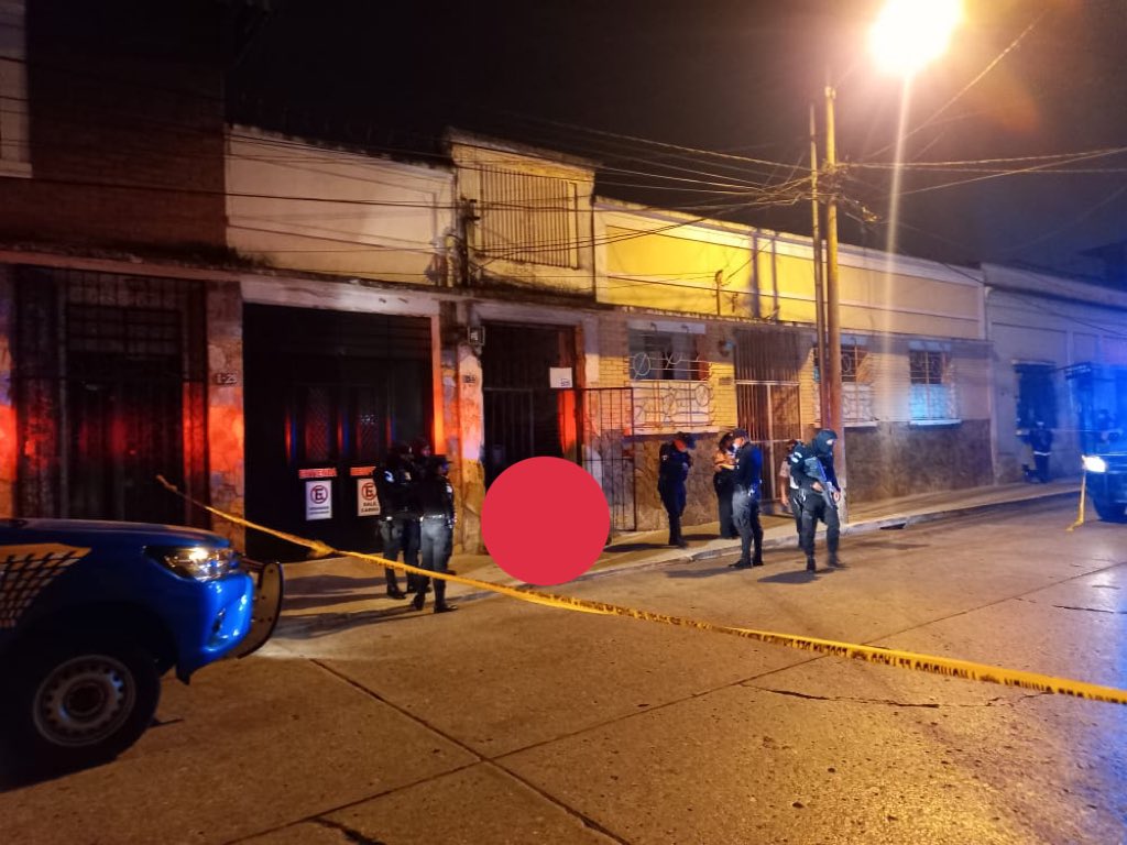 amilcarmontejo's tweet photo. Ataque armado contra mujer en 10 avenida “A” 1 calle zona 1. 

🟢 a sus órdenes también en https://t.co/o2uxMdMkZX 

Confirman su deceso, aún no ha sido identificada, reportó Zaida Díaz. https://t.co/Fd4FTacdRw