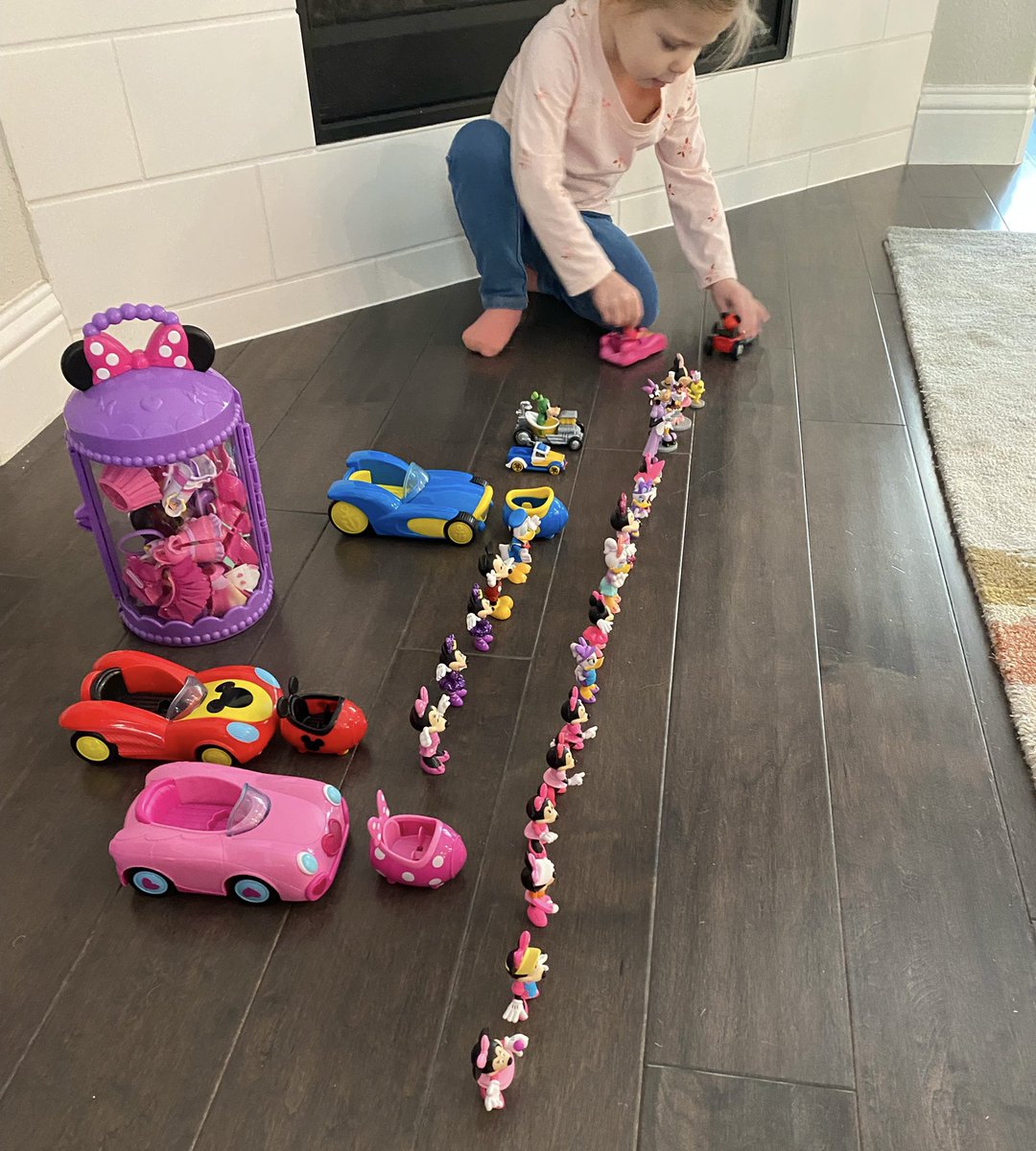JohnnyQuinnUSA's tweet photo. “Everybody get in line.”⁣
⁣
My sweet practice-makes-perfect daughter. ⁣
⁣
#ChipOffTheBlock #IGetYouGirl https://t.co/MWhhEcfGEd