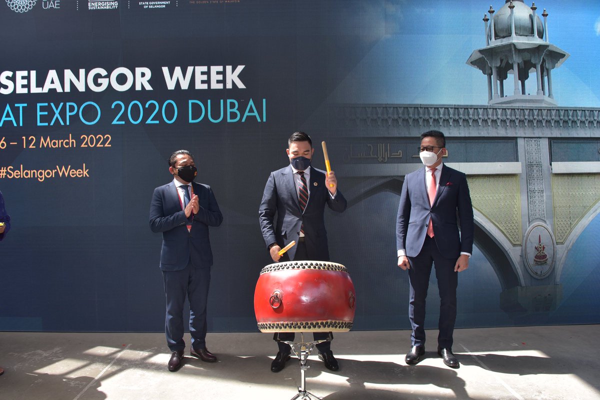 InvestSelangor's tweet photo. The Day 1 of the #SelangorWeek kicked-off with a successful launching followed by a tour to the Malaysia Pavillion by H.H Crown Prince of Selangor.

(1/3) https://t.co/czWTTgcGWH