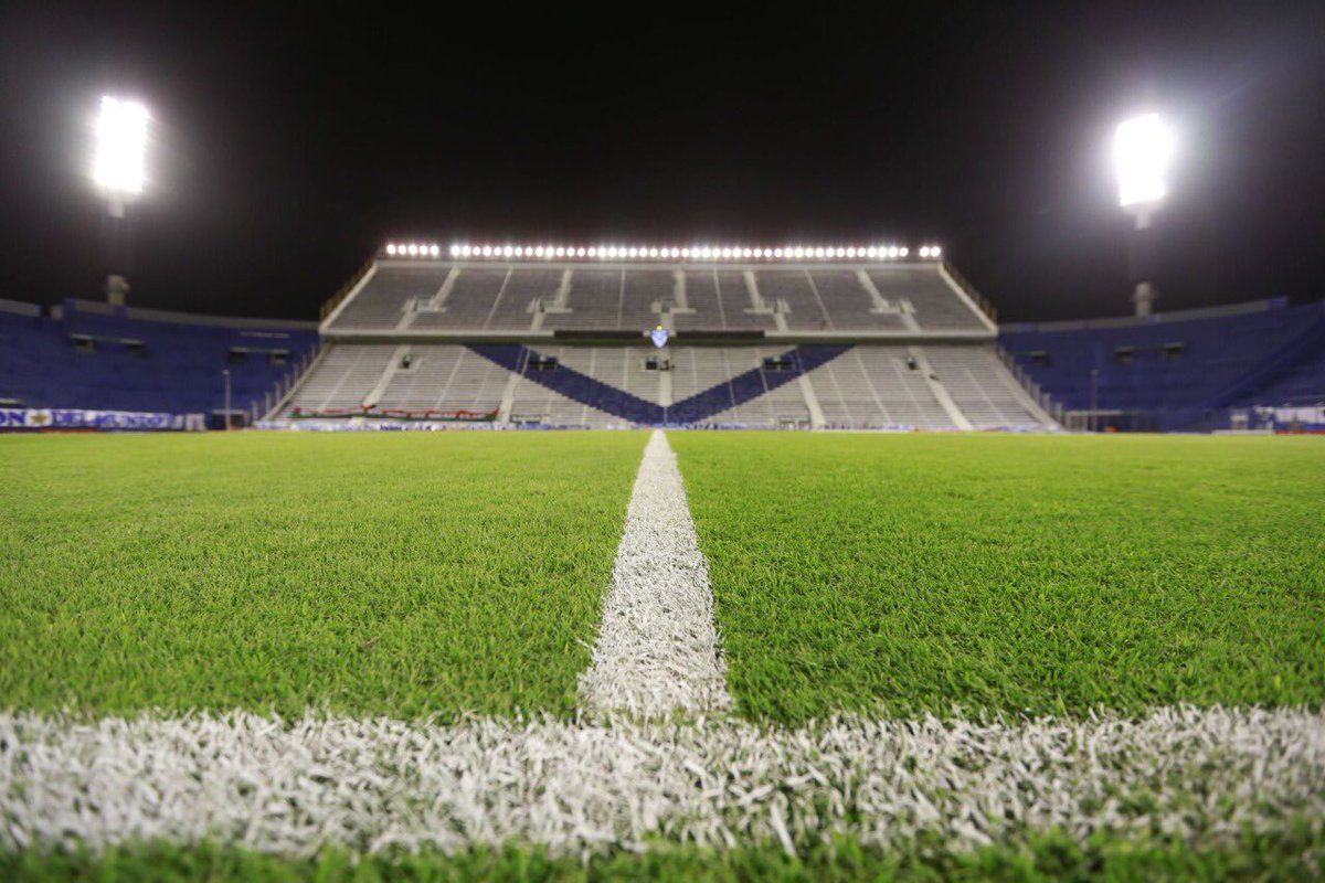 🌱 Hoy nos dejó Lelo, un símbolo fundamental e irremplazable en la historia de #Vélez.

Este martes de 8 a 16hs., se velarán sus restos en el césped del Estadio José Amalfitani, lugar que supo crear y cuidar dando origen a la historia que lo envuelve.

⚪🔵⚪