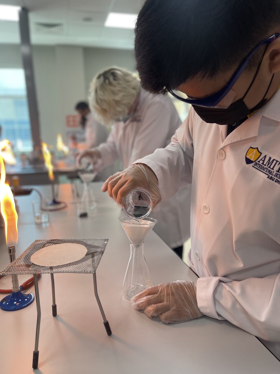 Our #AmityADYear11 students have been busy revising for their upcoming exams. Recently they looked at making soluble salts by reacting copper oxide and sulphuric acid. #AmityADChemistry #AmityADInspiringExcellence #YoungScientists #ChemistsInTheMaking #OxfordAQAScientists