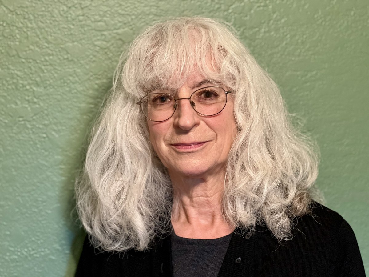 ArkanaMag's tweet photo. Linda Scheller discusses her poetry, research, and process in the latest Contributor Spotlight over on the #ArkanaBlog!
#ArkanaIssue11 #writers #interviews #poetry #litmag
https://t.co/L5VsggXRgj https://t.co/twE0RZbd3n