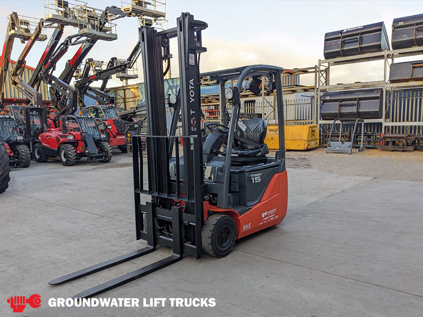 GroundwaterLift's tweet photo. This 2016 Electric @ToyotaMH_UK #Traigo 8FBE15T is available now!
3877 Hours
3700mm Lift Height
1500kg Capacity
Electric
500mm Load Centre
1100mm Forks
Solid Tyres
V Mast
Flashing Beacon
Reverse Alarm
https://t.co/brhbr9h72N
#forkliftforsale #materialhandling #electric https://t.co/QFeqJrZp54