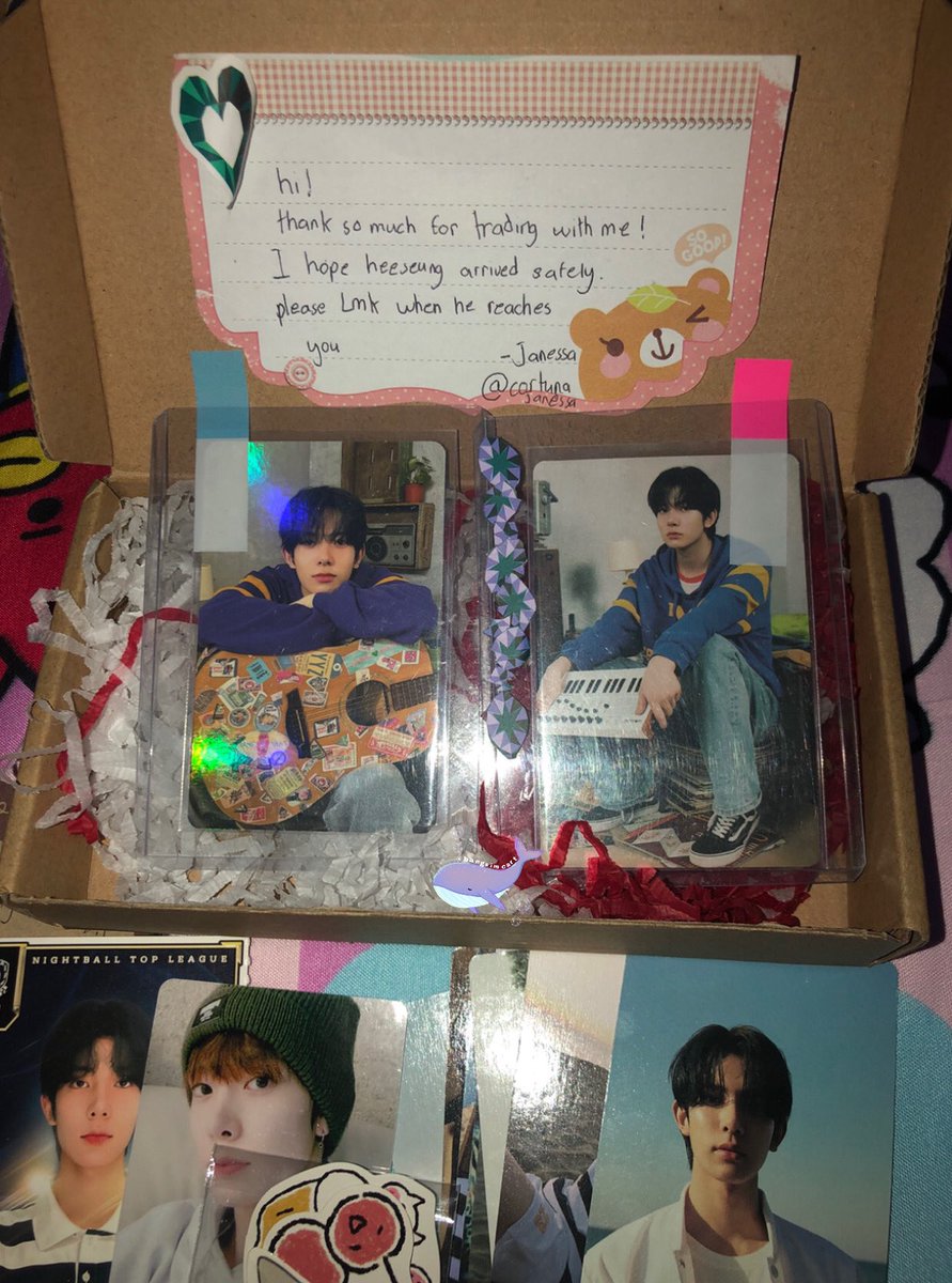 BANGSIMCART's tweet photo. 📬 finally a hee guitar haver!! 😭

thank you so much @CortunaJanessa for trading with me!! one of my prio pc came home bc of u~ more transactions to come and i hope wonie comes home to you safely!! 

— [♡] ;{#bangsimcartmails} https://t.co/a7kOS0fb6d