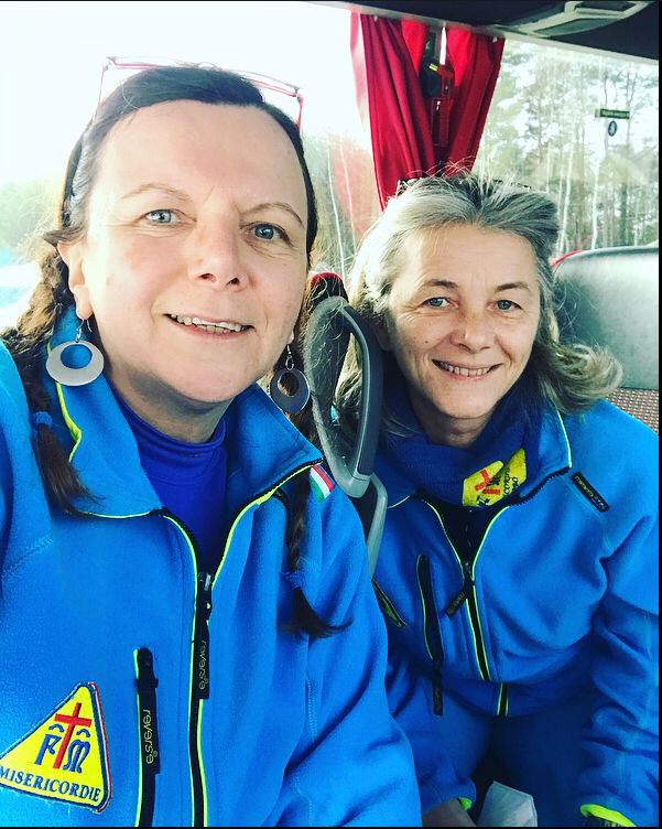 Essere volontarie donne, un valore aggiunto di competenza e umanità. In foto, Antonella ed Ersilia della Misericordia di Viterbo, protagoniste della prima missione in supporto dei profughi ucraini.

#8marzo