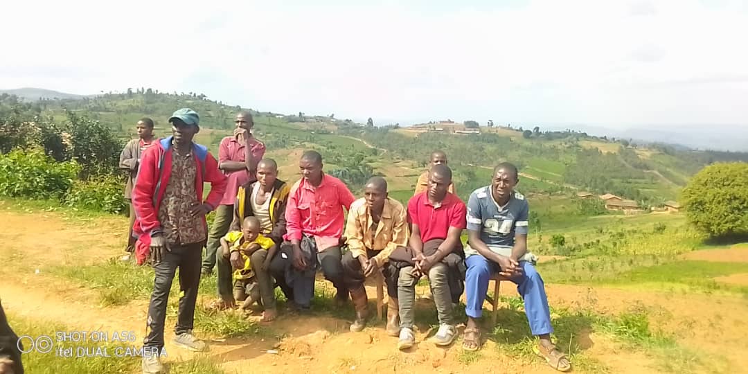 KayanzaProvince's tweet photo. #Burundi En vue de suivre de près comment fonctionnent les chaînes de solidarité animale et d'inciter la population à s'atteler davantage aux travaux de dvpt communautaire, l'administrateur communal de #Matongo #Alice_Nsabiyumva s'est rendu ce lundi à la colline #Mutarure. https://t.co/iSggf9Ohbn