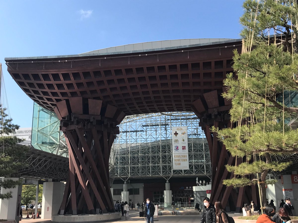 miyadonoMmmM's tweet photo. I’m on the way to the hotel I’ll stay for 3 days and this is the Kanazawa station’s picture i took in this morning bro https://t.co/TC8vOdAzOs