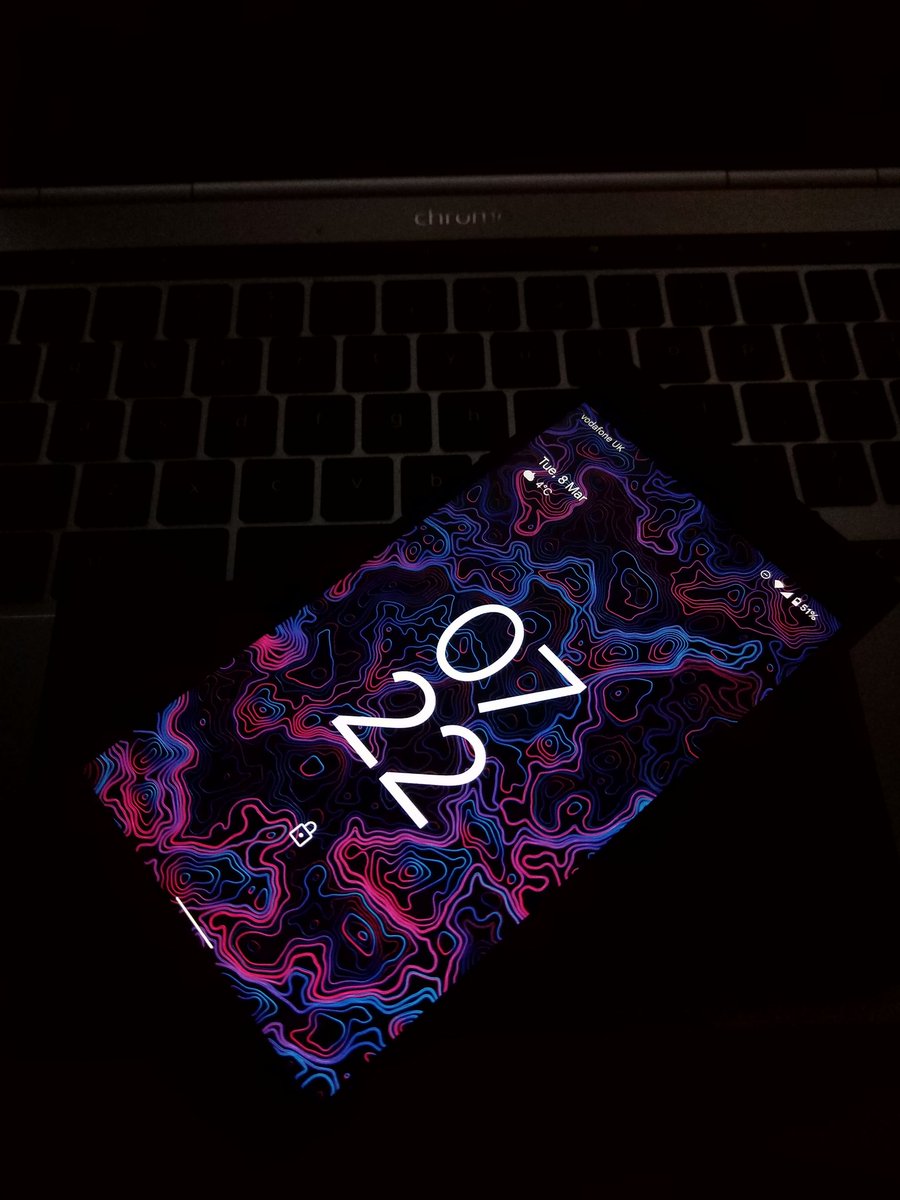 razer_phone's tweet photo. Thanks to Maintainer Alcatraz we have Pixel Experience Android 12 on the RP2!

*Dolby Support
*Chroma logo working
*Comes with gapps 

Why not get out there and flash it?! The community keeping these devices alive. 
 https://t.co/KsQDRbsUao @minliangtan @Razer https://t.co/jSOYUN4vX0