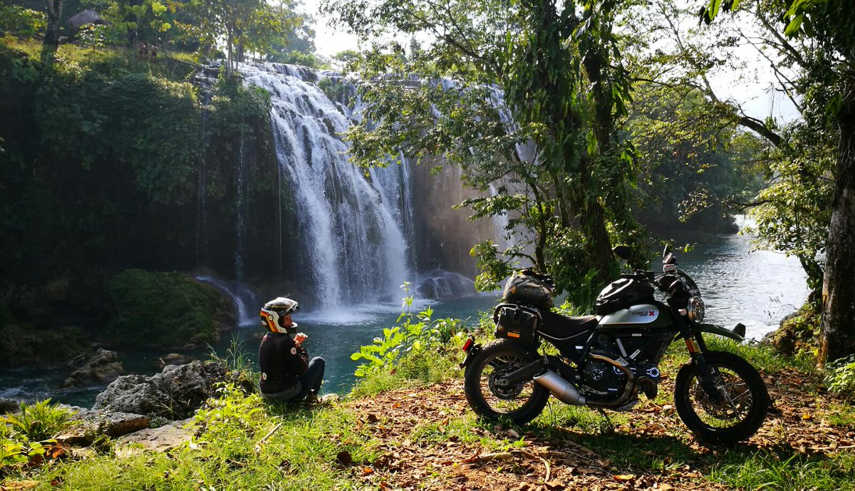 ducatiesp's tweet photo. ¡Buenos días Ducatistas! Con la Scrambler @aliciasornosa ha llegado y recorrido parajes tan espectaculares y bellos como ésta muestra. Entra en #Joyvolution https://t.co/HDUdmUPMJ4
#ScramblerDucati #ScramblerIcon #ScramblerDesertSled #Ride #Travel https://t.co/ce8HPAfCbQ