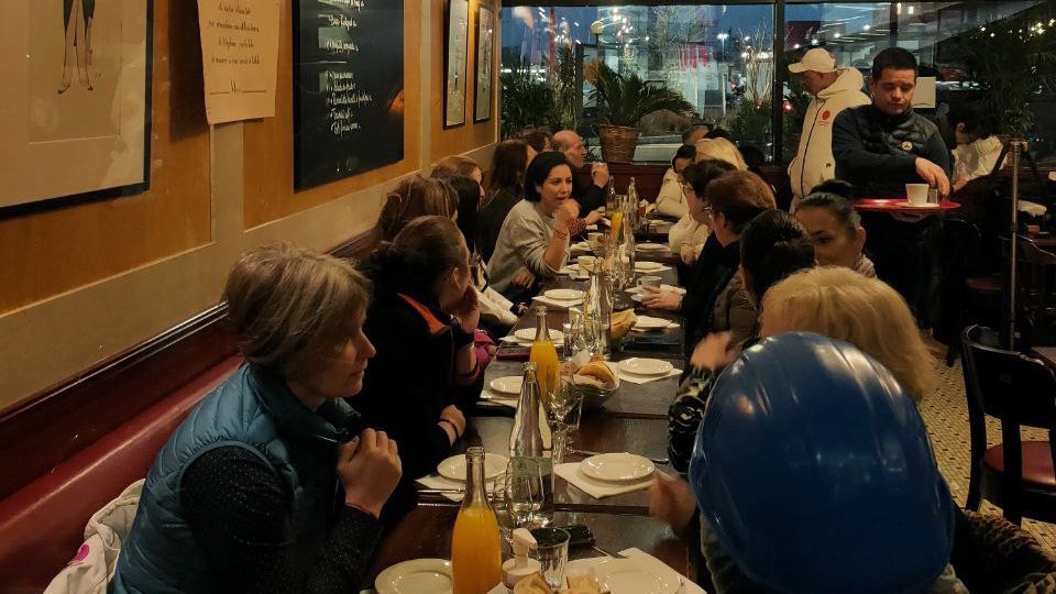 sarahelhairy's tweet photo. 8 mars 2022 6h 
Les courageuses, les engagées, les rabelaisiennes ce sont les femmes de @rungisclub qui se lèvent tôt tous les jours, c'est avec elles que je voulais commencer cette Journée Internationale du Droit des #Femmes. #8MarsEgalite https://t.co/wwbBeAD4Ip