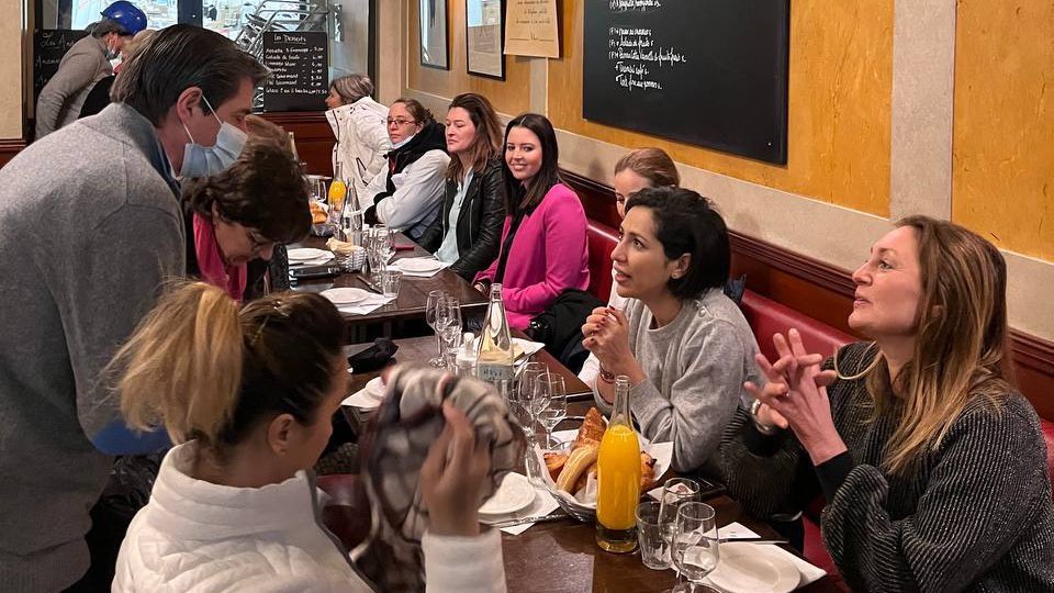 sarahelhairy's tweet photo. 8 mars 2022 6h 
Les courageuses, les engagées, les rabelaisiennes ce sont les femmes de @rungisclub qui se lèvent tôt tous les jours, c'est avec elles que je voulais commencer cette Journée Internationale du Droit des #Femmes. #8MarsEgalite https://t.co/wwbBeAD4Ip