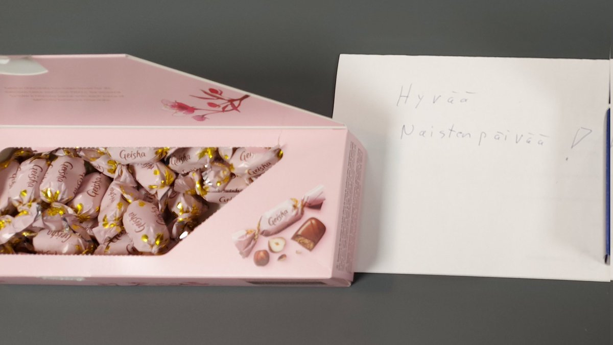 KotirantaHeidi's tweet photo. Kannatti tulla toimistolle! 🍬Taitaa olla tänä vuonna ensimmäinen kerta täällä. https://t.co/OC9ggZWjAO