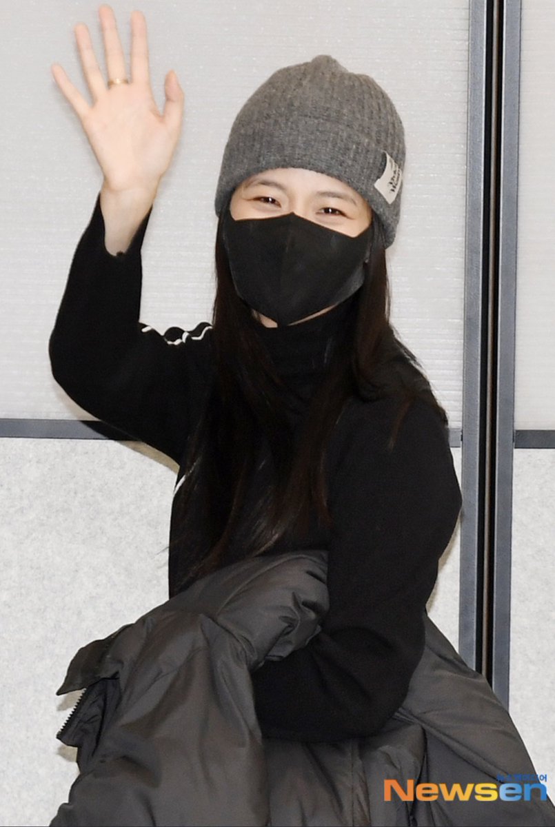 blackpinkbabo's tweet photo. Jisoo is back in Korea 🥰 @Blackpink https://t.co/6iGcGx5do0