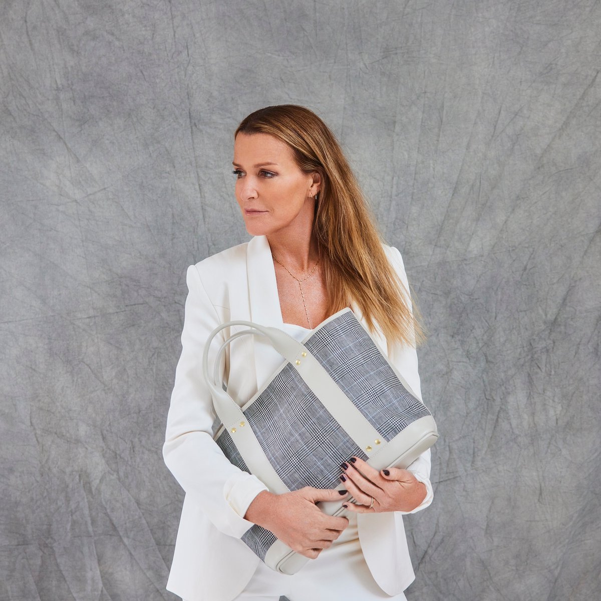 India Hicks + Tusting on #Internationalwomensday
The Trust Tote - a beautiful bag with a big dose of goodwill. Every Trust Tote sold will generate £50 for disadvantaged young women supported by the Prince's Trust #changeagirlslife campaign

tusting.co.uk/product/the-tr…
