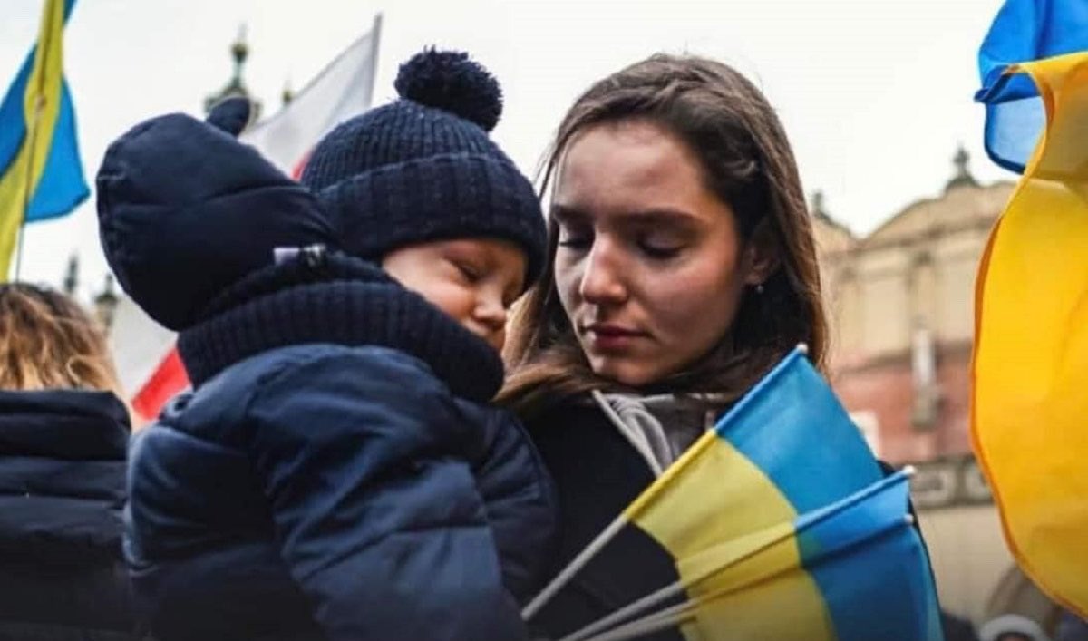 DanieleLeodori's tweet photo. L’#8marzo è il giorno in cui festeggiamo le #donne. La loro forza, la loro tenacia e il loro coraggio. Quest’anno il nostro pensiero va a tutte le donne ucraine, diventate simbolo della resistenza di un popolo che si sta dimostrando pieno di orgoglio 🇺🇦 https://t.co/RymZtYhUEJ