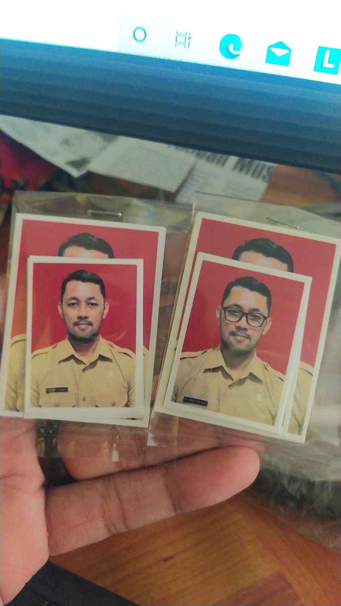 wildansun's tweet photo. Kenapa kami berdua mirip yah 🙄 https://t.co/STF05J0PYN