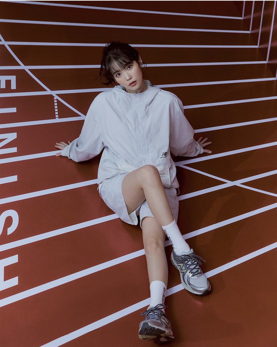 Sporty Jieun on tracks 
#IU x #NewBalance

IG @/fashionandstyle.official

Finish us off… 😆