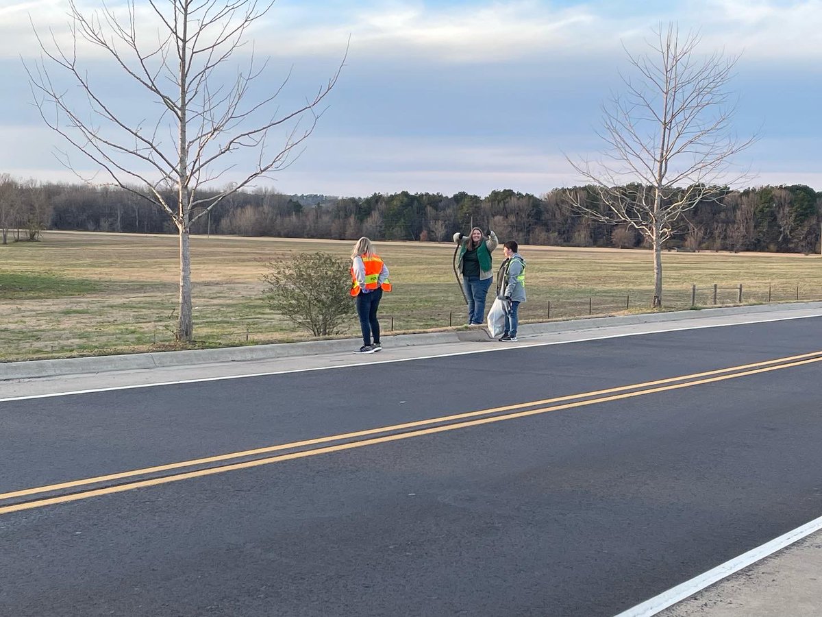 ATUPLC's tweet photo. Who knew picking up trash could be so much fun?! PLC members spent their usual Monday meeting time cleaning up their adopt-a-mile, and having fun while doing it! We are so glad we can help out our community through small but impactful tasks like this! https://t.co/LkfONrHSsv