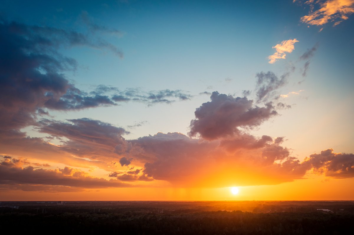 jmojax08's tweet photo. Happy Monday!
#dronephotography
#sunsetphotography 
#Florida https://t.co/l3ZRyNcD2n