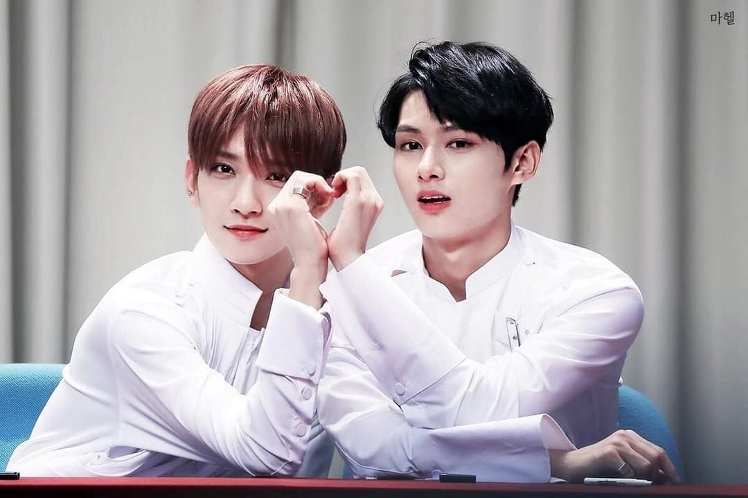 yllaszznnnn's tweet photo. 😭😭😭 🐱😼
#GetWellSoonJun #GetWellSoonJoshua #SEVENTEEN #세븐틴 #セブンティーン #あいのちから https://t.co/x9Xdg8ybnT