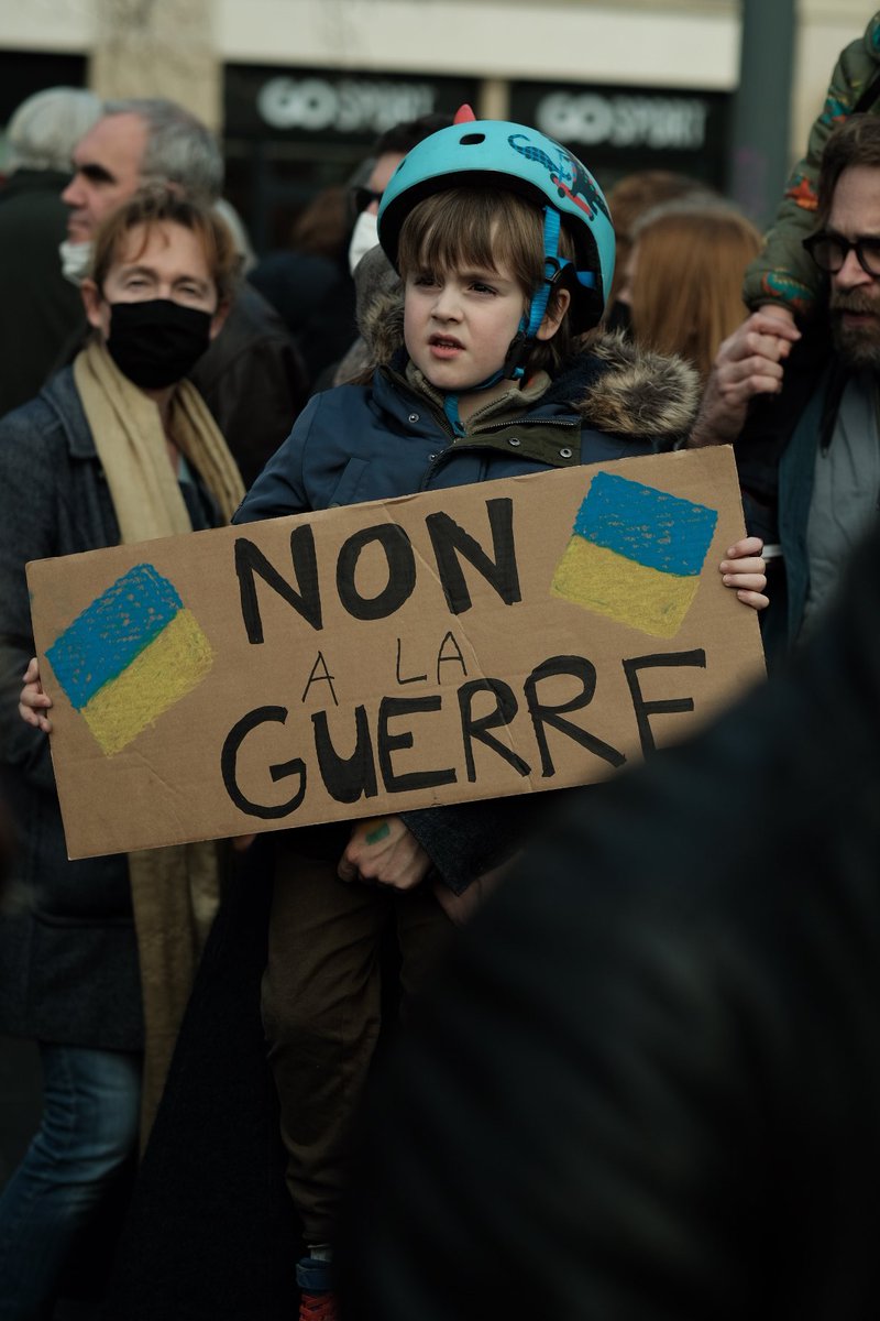 Bousquet_Laura's tweet photo. 5 mars 2022 : Rassemblement en soutien au peuple ukrainien - Place de la République, Paris #StopPutinNOW #StandWithUkraine #Paris #UkraineRussianWar https://t.co/40F3gkXGMr
