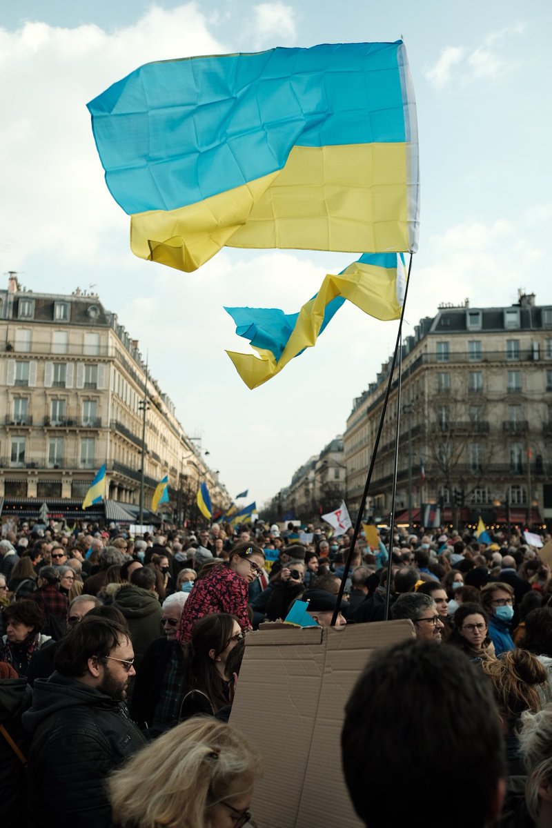 Bousquet_Laura's tweet photo. 5 mars 2022 : Rassemblement en soutien au peuple ukrainien - Place de la République, Paris #StopPutinNOW #StandWithUkraine #Paris #UkraineRussianWar https://t.co/40F3gkXGMr