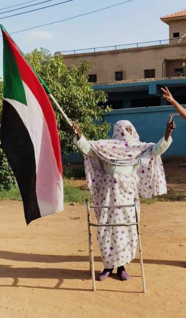 FatmaMu71628513's tweet photo. كنداكات السودان و الثورة مستمرة للمدنية و الحرية  و العدالة  كامل التضامن #يوم_المرأة_العالمي 
#يوم_العلم https://t.co/NEmrwPvHzm