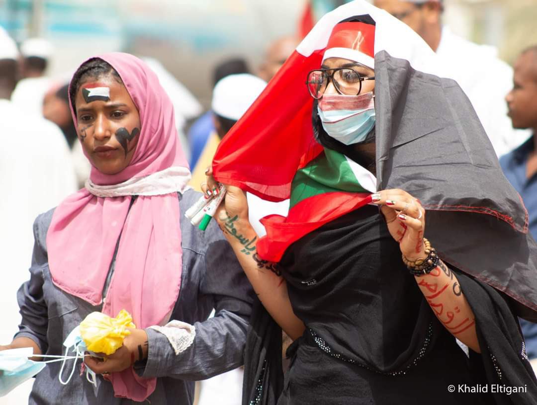 FatmaMu71628513's tweet photo. كنداكات السودان و الثورة مستمرة للمدنية و الحرية  و العدالة  كامل التضامن #يوم_المرأة_العالمي 
#يوم_العلم https://t.co/NEmrwPvHzm