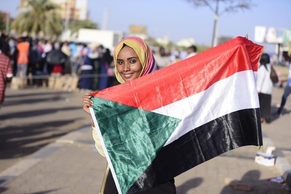 FatmaMu71628513's tweet photo. كنداكات السودان و الثورة مستمرة للمدنية و الحرية  و العدالة  كامل التضامن #يوم_المرأة_العالمي 
#يوم_العلم https://t.co/NEmrwPvHzm