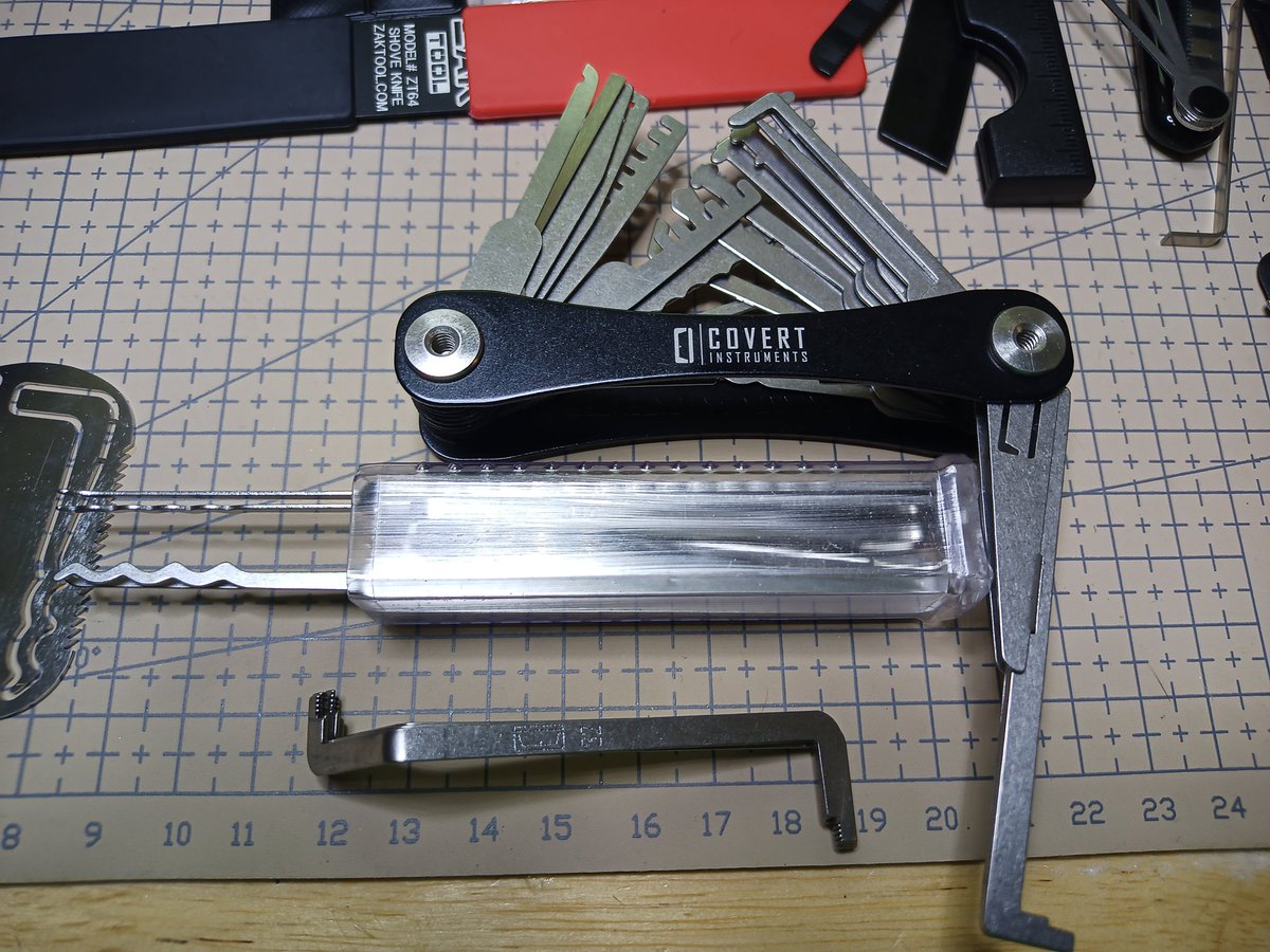 Evaluating some micro SERE tools for femmes with unlawful detention as a legitimate threat model. (journalists, refugees, overseas workers etc)

I have to say <a href="/LockPickingLwyr/">LockPickingLawyer</a>'s Covert Companion, while overkill for this is just gorgeously made, his picks and tensioners also😍