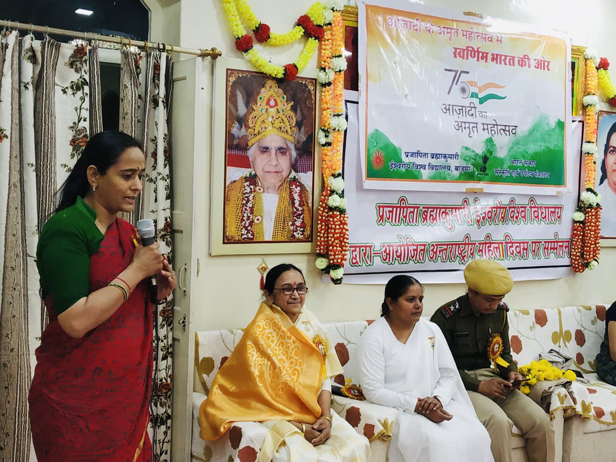 अन्तराष्ट्रीय महिला दिवस की हार्दिक शुभकामनाएँ ।
अंतर्राष्ट्रीय महिला दिवस पर ब्रह्मकुमारी विश्वविद्यालय बाड़मेर द्वाराआयोजित अंतराष्ट्रीय महिला दिवस कार्यक्रम में बतोर अध्यक्षता शिरकत की । 
 महिलाओं नेअपनी ज़िद से नई राह बनाई ओर दूसरों को भी उस राह पर चलने के लिए प्रेरित किया ।