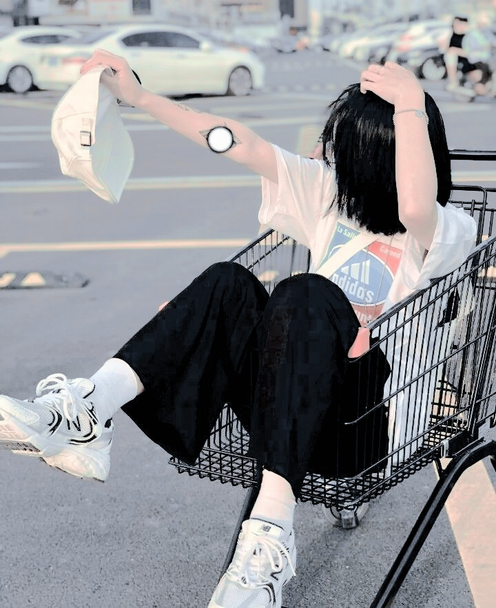 ㅤㅤ𝐒𝐄 𝐁𝐔𝐒𝐂𝐀 𝐏𝐉 𝐏𝐀𝐑𝐀 𝐎𝐓𝐏 :
              ↷ 𝐅𝐗𝐌. ❜  ✉︎ : info. 
          
          ⊹  15 años - estudiante. 
          ⊹   Troubled girl.
          ⊹   Trama planeada. 
          ⊹    Con @ minnkitt