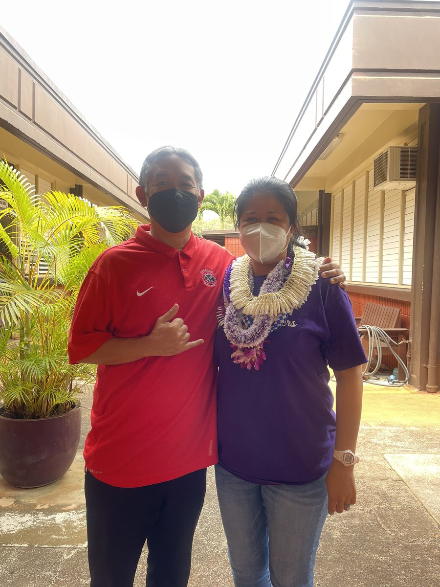 MrChungVeep's tweet photo. Aloha and mahalo Mrs. Jury, and good luck with your future endeavor. You’ll definitely be missed. Thank you for all that you’ve done for our @PCHS_Tech_Aca and @PearlCityHS students! #excellencewithhonor #purplerunsdeep https://t.co/Z3LCQFzAyG