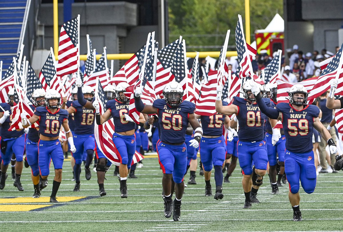cooperpowers2's tweet photo. Honored to receive a scholarship offer to the United States Naval Academy! Big thanks to coaches @coachvaa and @NAVYCoachKen for this great opportunity! @BrandonHuffman @2G_SF_ @KTPrepElite @westcoastpreps_ @adamgorney @DLS151 https://t.co/yu8twkzCYC