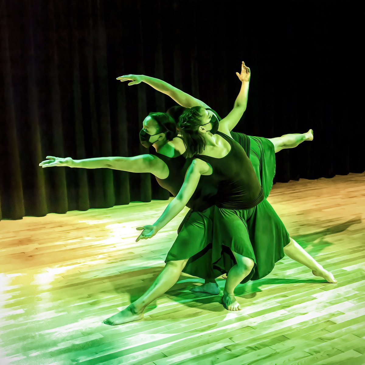 KineticEv's tweet image. Here’s a photo of Kinetic Evolutions dancing Sarah Hauss’s “This Underside of Growth” in our recent show #pause: motion in pause. Dancers include Catlin Murphy, Samantha Heggem & Sarah LaRose-Holland. Photo by Stan Waldhauser