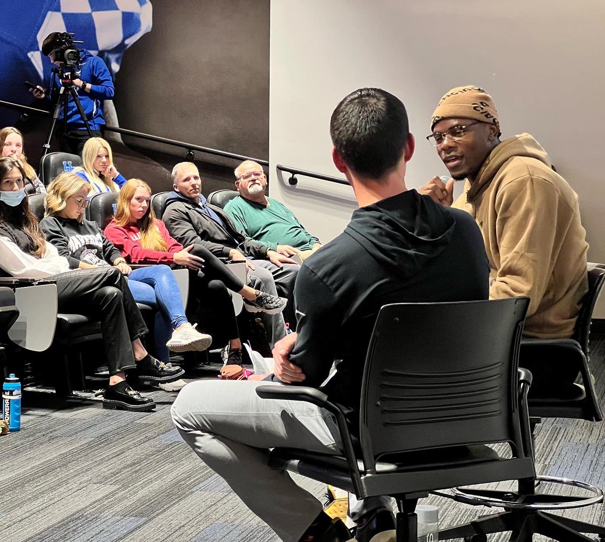 ekufca's tweet photo. We had a great night at our FCA Central Kentucky College Fellowship night!  Thanks @UofKFCA for hosting us!  #GoBigE #ekufca #fca #fcahuddle #fcaevery @TheFCATeam https://t.co/HfjMy2APhu