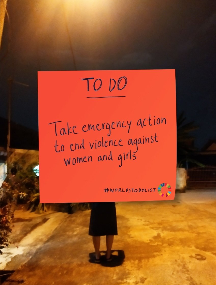 eunhasu95s's tweet photo. I love this photo, ini gua fotoin adek sepupu lg fotoin bulan. But today i'm choosong to cover it up with something more important #FiveComesFirst #WorldToDoList #IWD2022 @TheGlobalGoals https://t.co/8G6B8TFlNq
