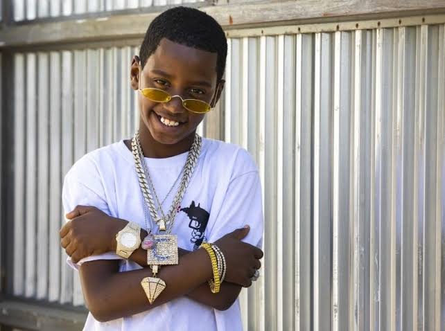 RapGoldBR's tweet photo. MC caverinha é bem sucedido desde os 11 anos. Sem dinheiro dos pais. https://t.co/6yjcRxdw23