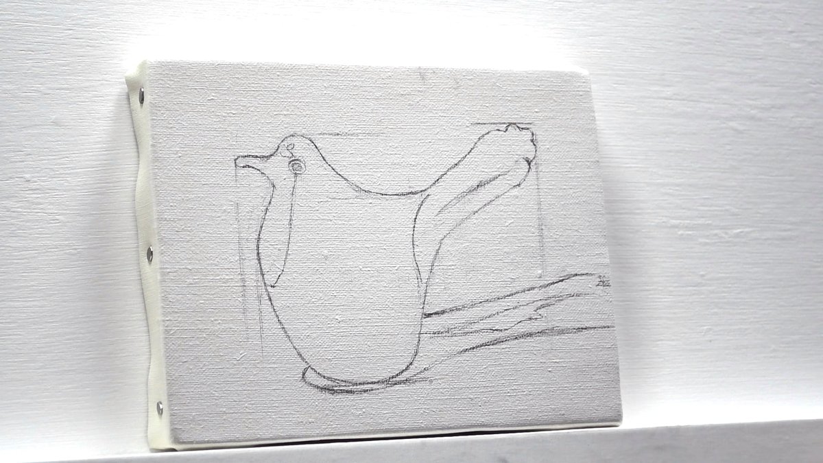 1時間20分くらいで描いたやつ。
淡い色のモチーフは白や黒等の彩度の低い背景にセッティングすると描く際の色の塗分けがしやすいし、絵を観る側にも固有色が伝わりやすい。
#油絵 #oilpainting 
↓メイキング動画↓
https://t.co/BF7zDaP9xJ 