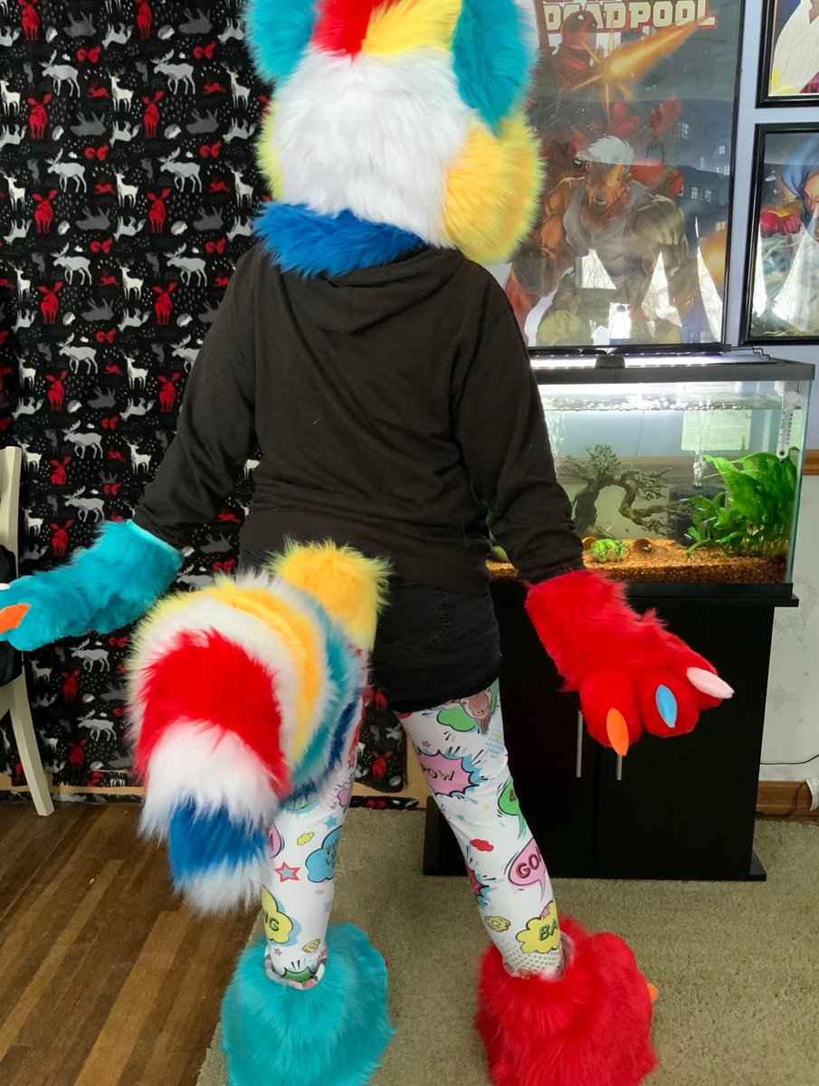 Alien_Crows's tweet photo. I never shared this guy here!!! Finished them last week!!! :3c
#fursuit https://t.co/01w2VbD3v8