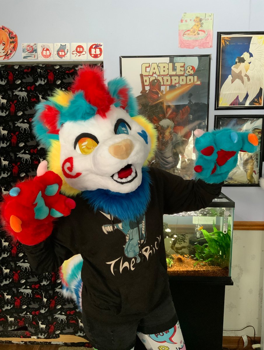 Alien_Crows's tweet photo. I never shared this guy here!!! Finished them last week!!! :3c
#fursuit https://t.co/01w2VbD3v8