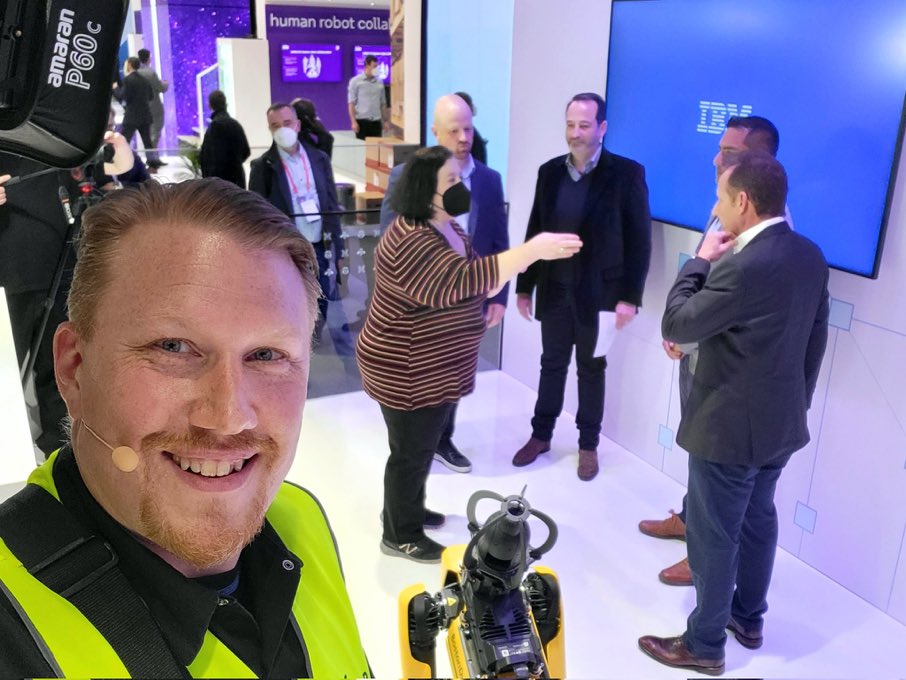 stevecanepa's tweet photo. Graeme - the Master technologist and story teller - showed everyone the future at MWC…. Edge = Compute + Communications https://t.co/wreuP50kOg