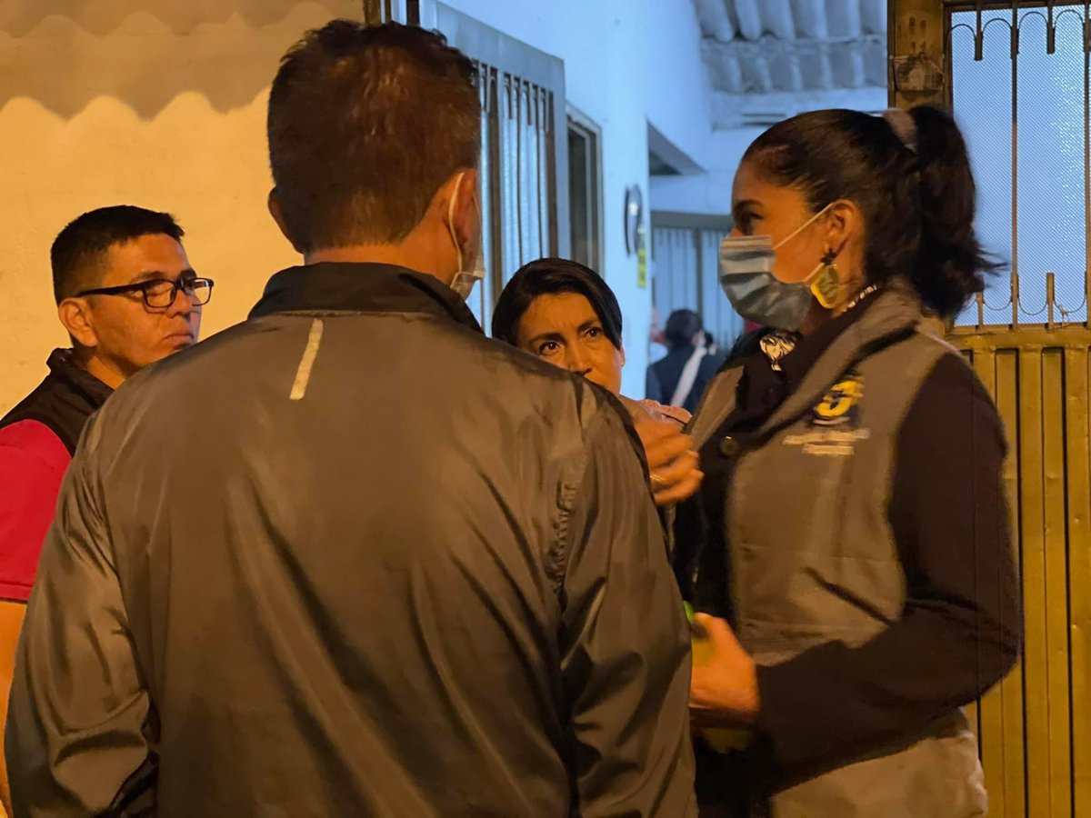SecDeportePop's tweet photo. ¡Estamos mejorando los escenarios deportivos en Popayán!

Junto a nuestro alcalde @jclopezcastri y parte del Gabinete Municipal, socializamos a la comunidad del barrio Popular, los avances del proyecto de la obra de la cubierta de su polideportivo. 🥅⚽️ https://t.co/j2VZSCIQNl