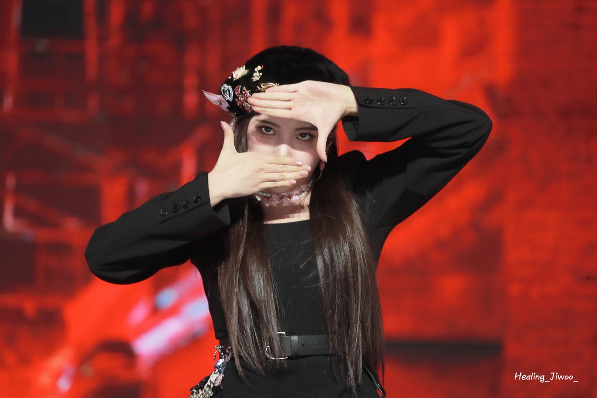 jiwoopics_'s tweet photo. stage presence! https://t.co/X9LZjzu0o9