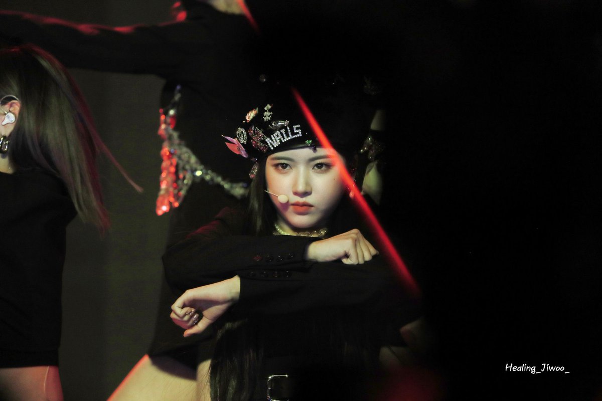 jiwoopics_'s tweet photo. stage presence! https://t.co/X9LZjzu0o9