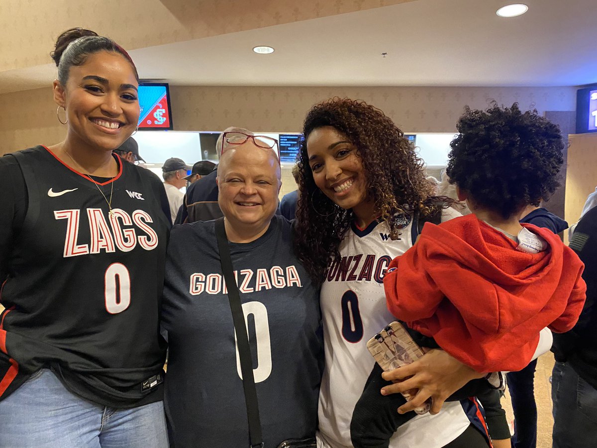 tammerid's tweet photo. @JulianStrawther I met your beautiful sisters. 💕 https://t.co/BrMZHekz34
