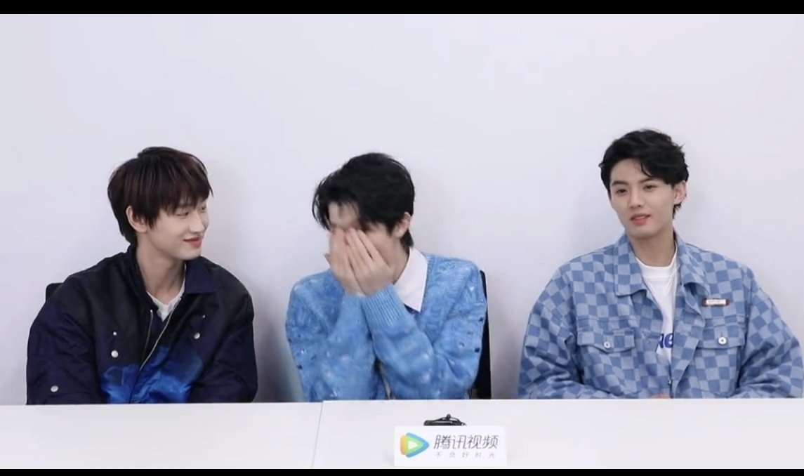 AkzmoBot's tweet photo. ak:staring at momo as usual
momo: where's your elbow。？
cr.
https://t.co/TBMb8L5y1C
#akzmo https://t.co/pg4oOePQyP