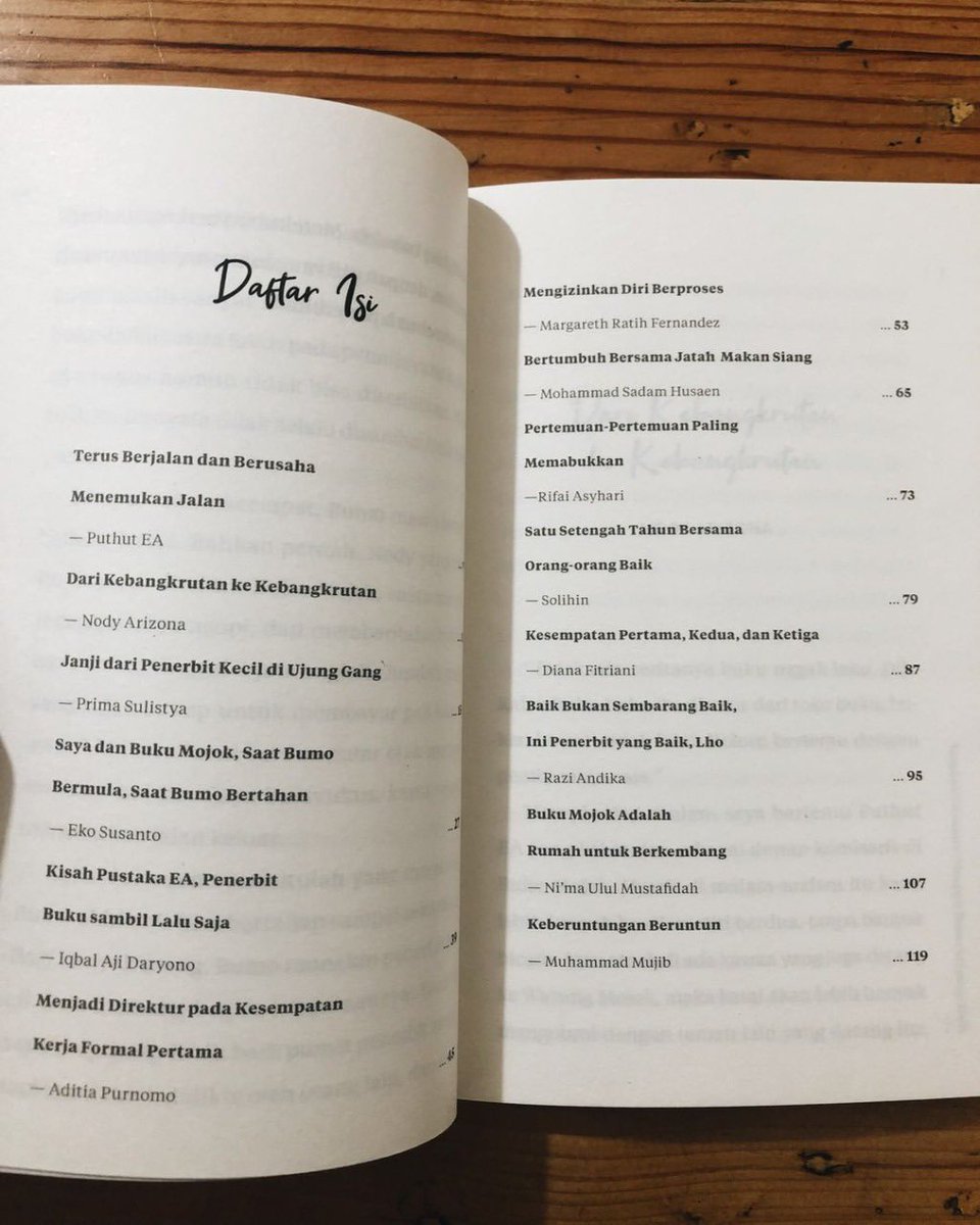 BukuMojok's tweet photo. Sedikit bocoran buku spesial ulang tahun Buku Mojok yg cuma bisa kamu dapatkan dg membeli paket #Bertaut. https://t.co/sWVJSAnMZa